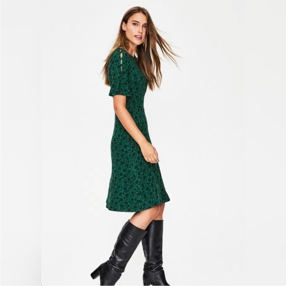 Boden Dresses & Skirts - Boden • Alexis Green Jersey Enchanted Vine Dress Sz 6 Preppy Casual Button